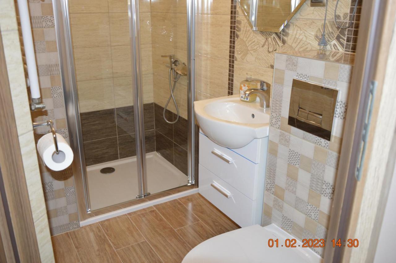 Apartamenty I Pokoje U Kryni Штутово Екстер'єр фото